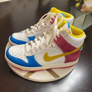 *SOLD IN A FLASH!* Nike Hightop Dunk Sneakers